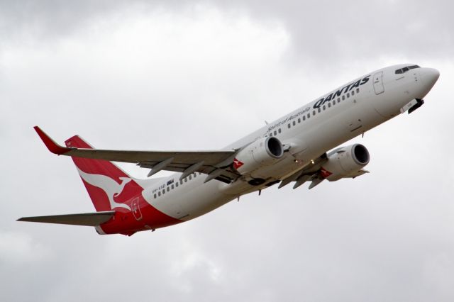 Boeing 737-800 (VH-VXD) - Getting airborne off runway 23. Friday 1st February 2013.