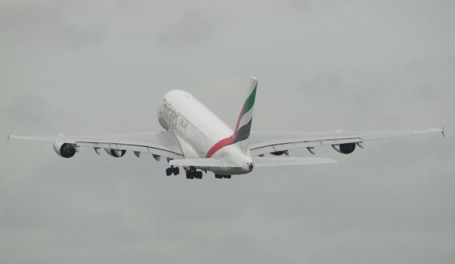 Airbus A380-800 —