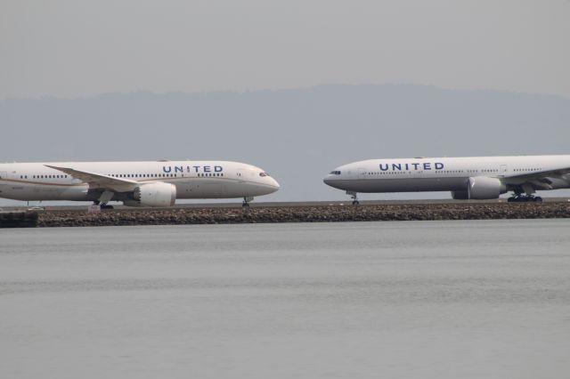 Boeing 787-8 (N26910) - Taken from bayfront park, 777 vs 787-8. Reg. of the 777 is unknown. 