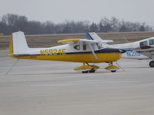 Cessna Skyhawk (N5924E)