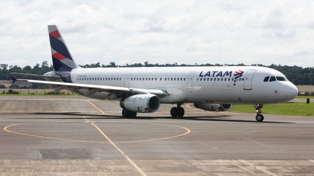 Airbus A321 (PT-MXA)