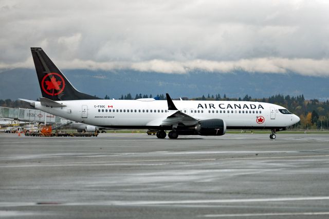 Boeing 737 MAX 8 (C-FSOC)