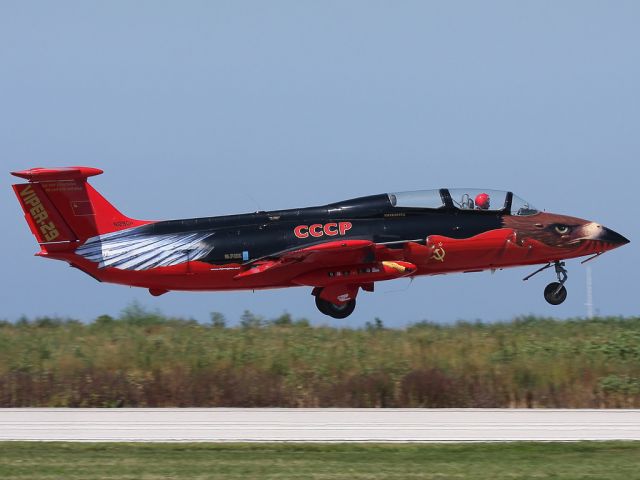 Aero L-29 Delfin (N129DH)