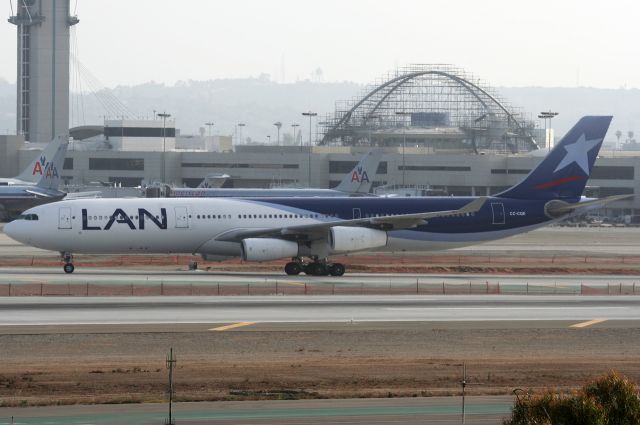 Airbus A340-300 (CC-CQE)