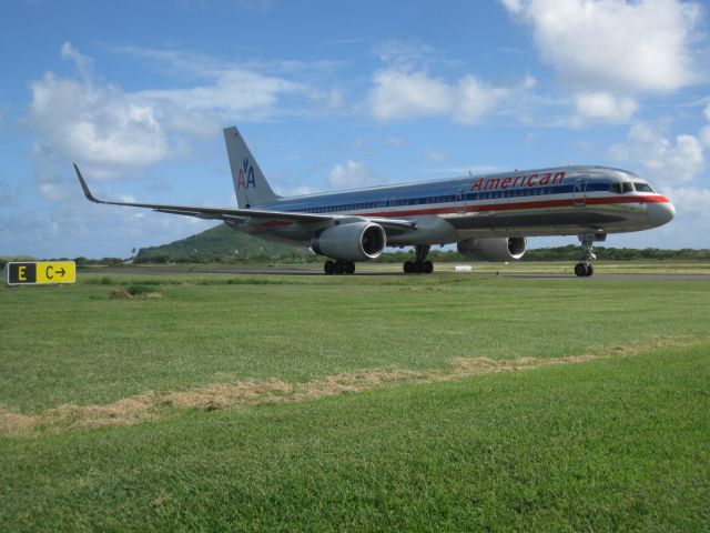 Boeing 757-200 (N635AA)