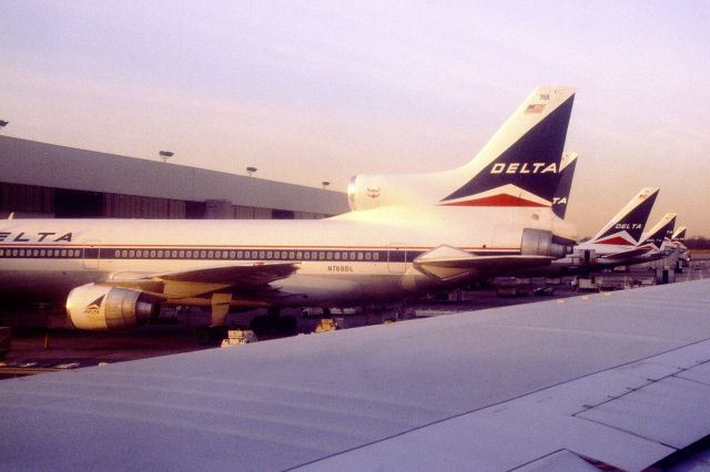 Lockheed L-1011 TriStar (N768DL) - January 1993