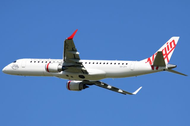 Embraer ERJ-190 (VH-ZPT)