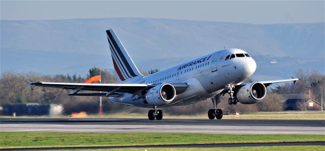 Airbus A318 (F-GUGM) - Air France A318 rotating off 23R out of MAN to CDG