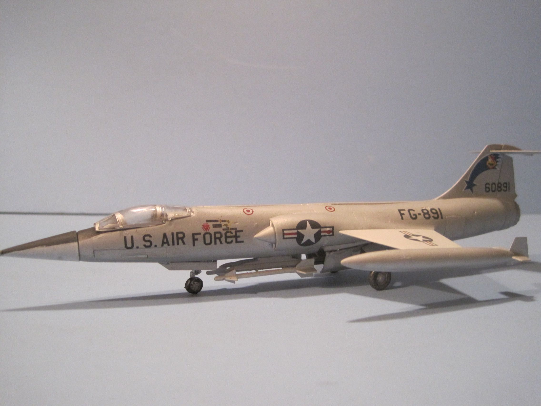 — — - Lockheed F-104C Starfighter model in 1/72 scale.
