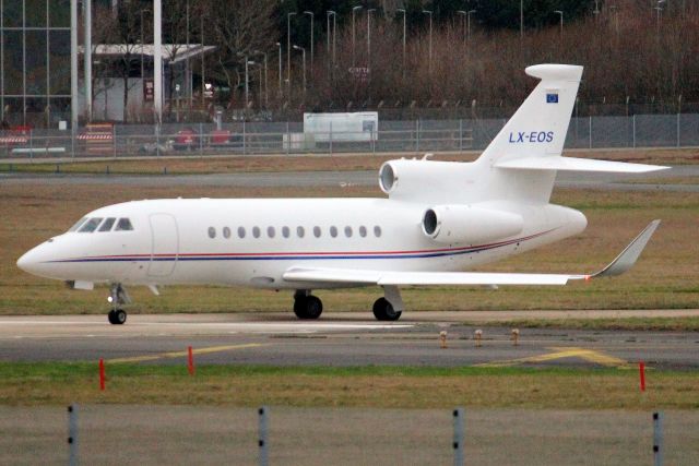 Dassault Falcon 900 (LX-EOS) - Global Jet Luxembourg Falcon 900LX lining up to depart rwy 24 on 30-Jan-24 heading for LFPB as SVW22ES.