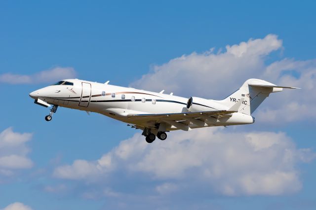 Bombardier Challenger 300 (YR-TRC)