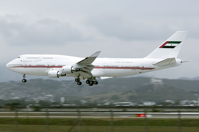 Boeing 747-200 (A6-COM)