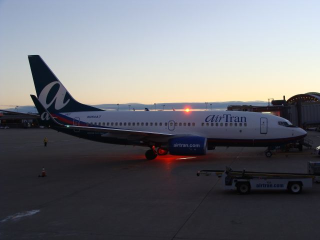 Boeing 737-700 (N354AT)