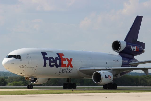 McDonnell Douglas DC-10 (N396FE)