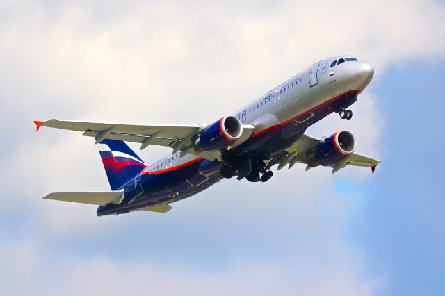 Airbus A320 (VQ-BCM)