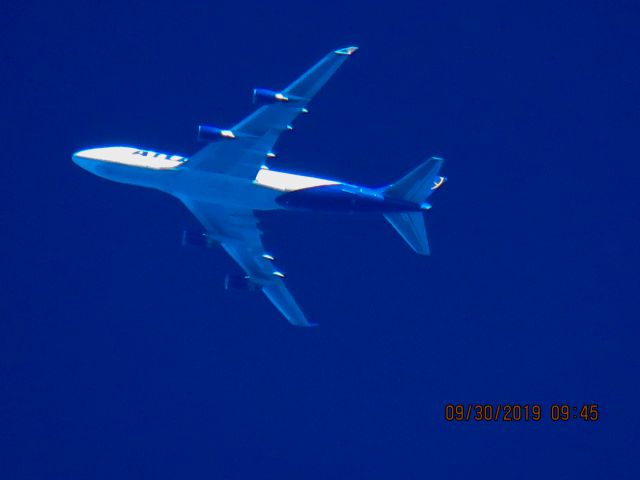 Boeing 747-400 (N418MC)