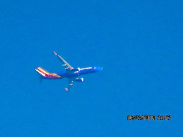 Boeing 737-800 (N8566Z)