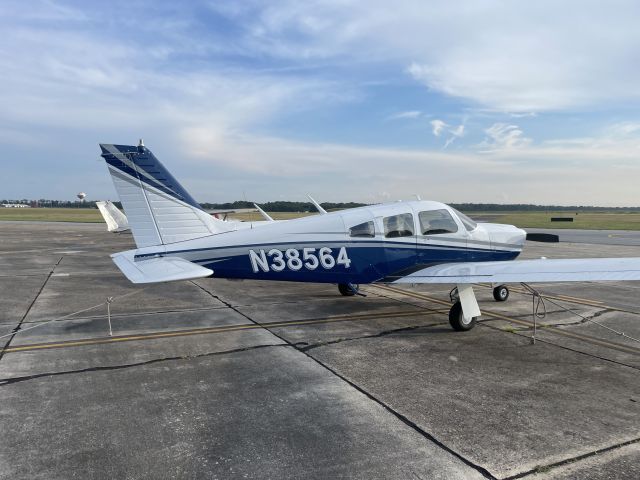 Piper Cherokee Arrow (N38564)