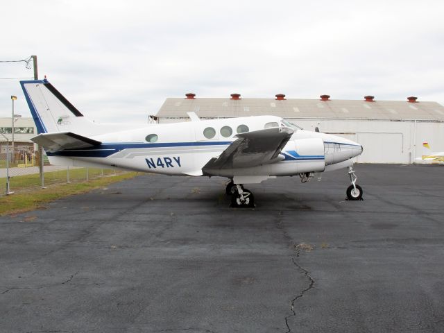 Beechcraft King Air 90 (N4RY) - A King Air 90.