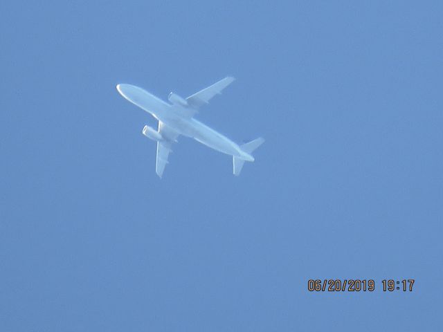 Airbus A320 (N416UA)
