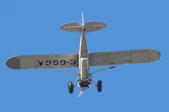Piper L-21 Super Cub (C-GGOA) - C-GGOA Piper PA-18-150 Survolant la ville de Lavaltrie QC. Le 06-10-2024 à13:16.