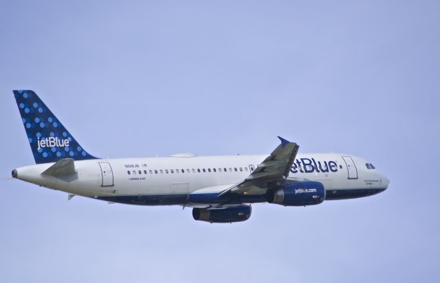 Airbus A320 (N618J8) - Enroute to JFK from GND.