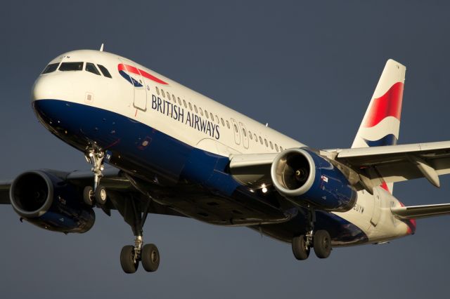 — — - Approaching runway 027L at LHR.