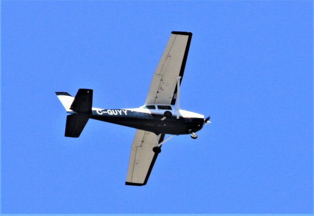 C-GUYY — - C-GUYY CESSNA SKYHAWK 172-M  Cargair Ltee survolant la ville de Lavaltrie QC.br /le 01-05-2022 à 13:24