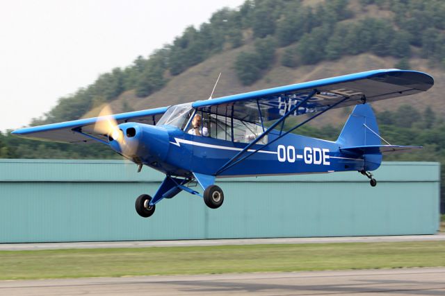 Piper L-21 Super Cub (OO-GDE)