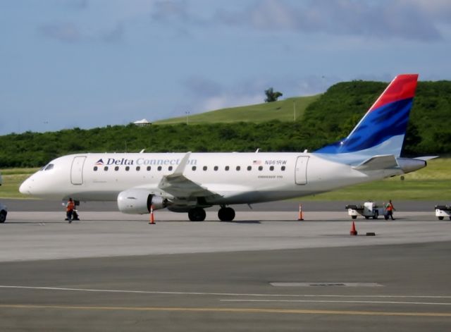 Embraer 170/175 (N861RW)