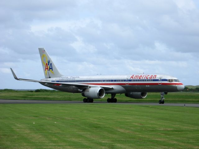 Boeing 757-200 (N690AA)