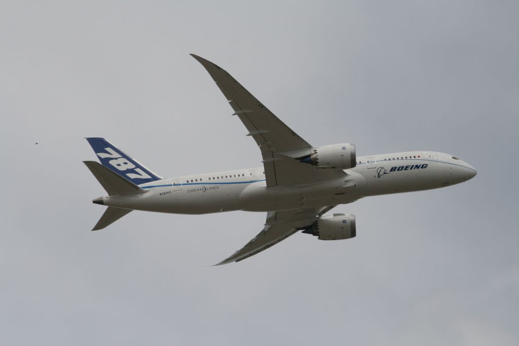 Boeing 787-8 (N787FT) - Testing at KCOS