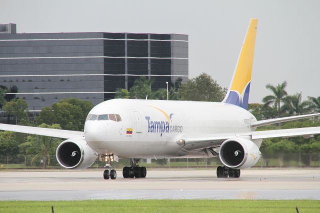 BOEING 767-200 (N767QT)