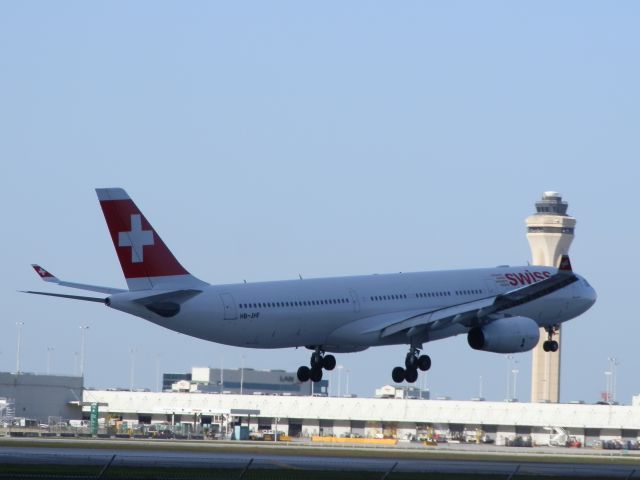 Airbus A330-300 (HB-JHF)