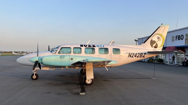 Piper Navajo (N242BZ)