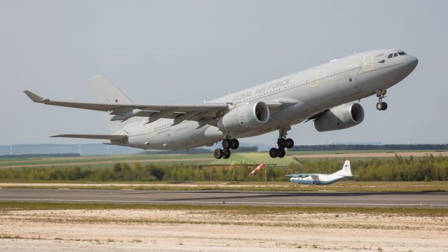 Airbus A330-300 (ZZ335)