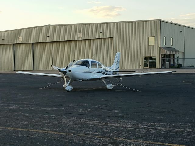 Cirrus SR-22 (N654CD)