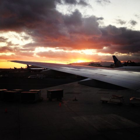 Boeing 777-200 — - Getting ready to taxi out in Honolulu.