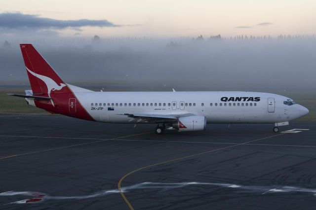 BOEING 737-400 (ZK-JTP) - a foggy start to the morning