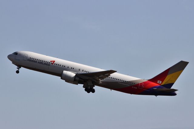 BOEING 767-300 (HL7528)