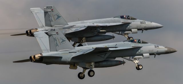 McDonnell Douglas FA-18 Hornet (16-8923)