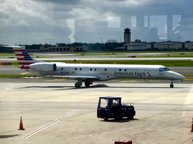 Embraer ERJ-145 (N621AE)