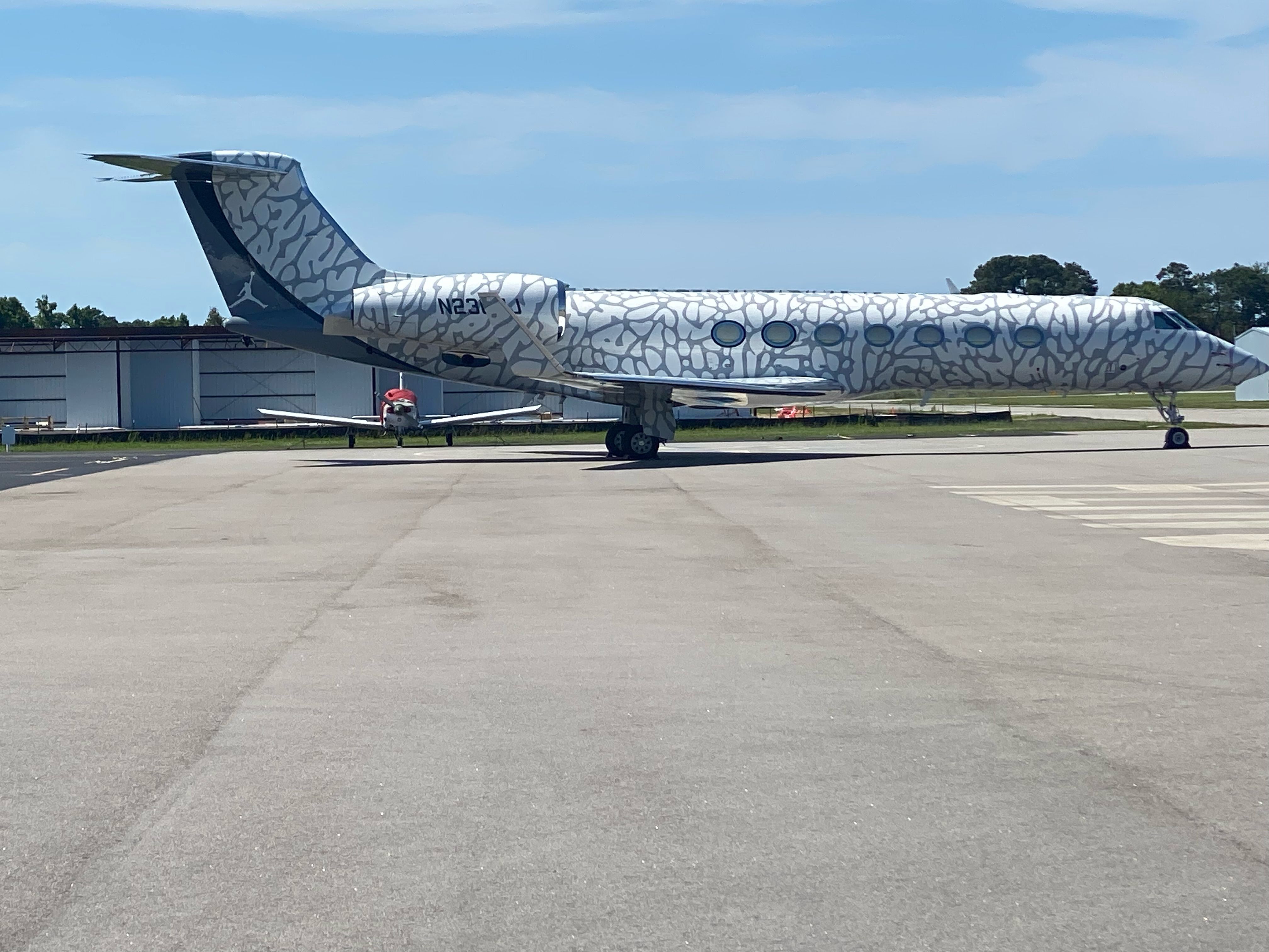 Gulfstream Aerospace Gulfstream V (N236MJ) - N236MJ at Beaufort 