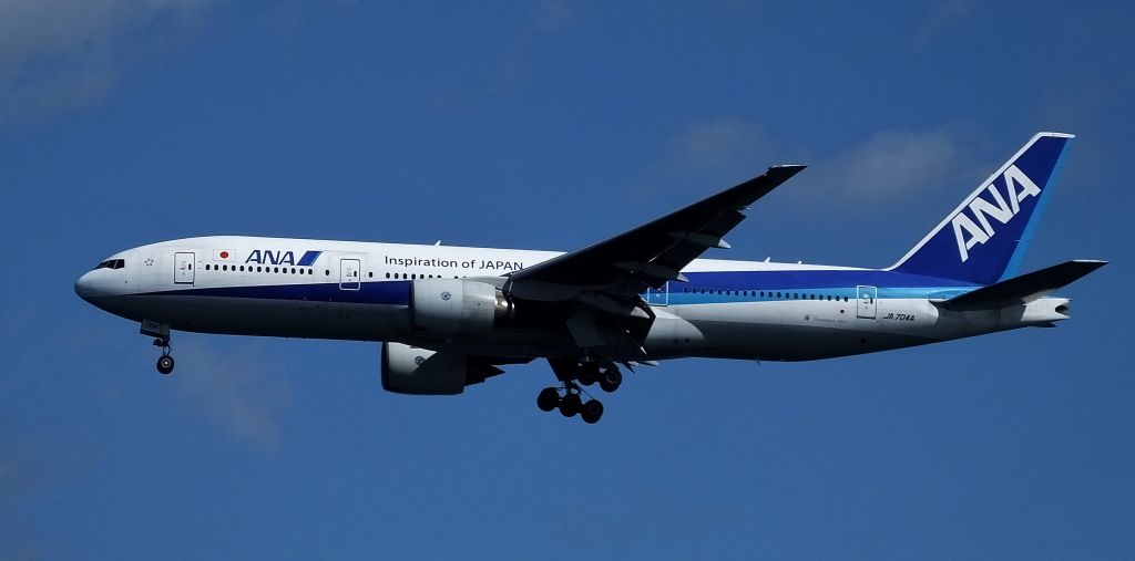 Boeing 777-200 (JA704A)