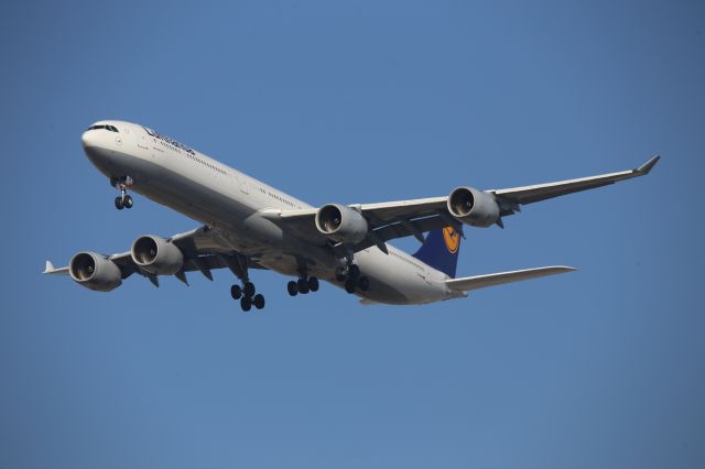 Airbus A340-600 (D-AIHW)