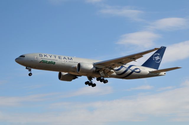 Boeing 777-200 (EI-DDH) - 2012/12/24