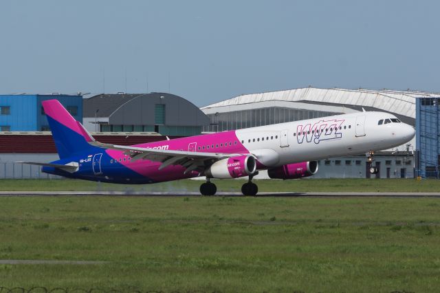 Airbus A321 (HA-LXS) - WAW SPOTTING