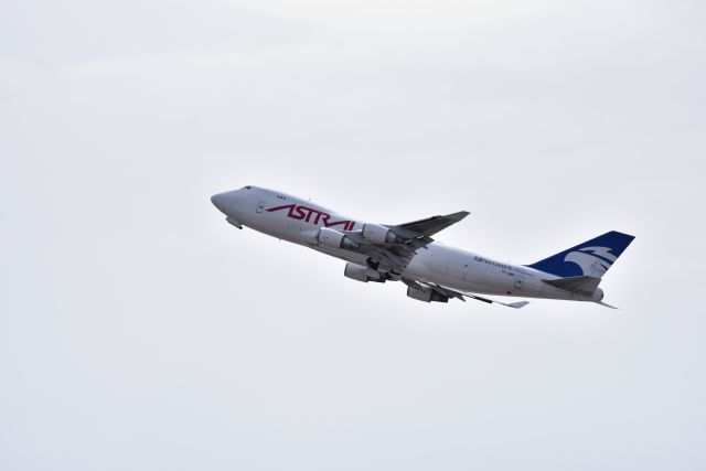 Boeing 747-200 (TF-AMU) - Taking off runway 08