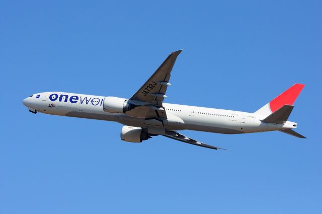 BOEING 777-300 (JA732J)