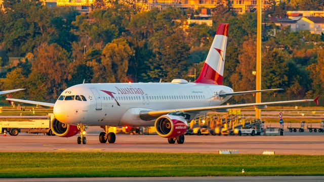 Airbus A320 (OE-LBQ)